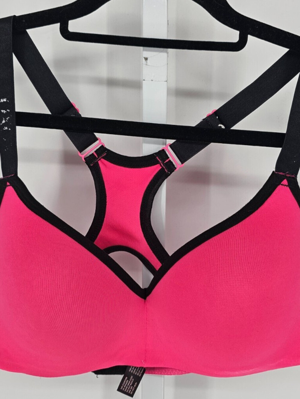 XOXO Sport Womens Sz 38C Lightly Padded Sports Bra Bright Pink